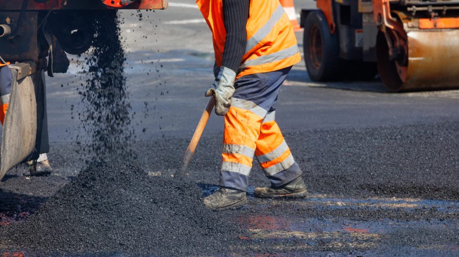 Amenzi de 95 de milioane de lei pentru zeci de companii: Cum ar fi trucat licitațiile pentru drumuri