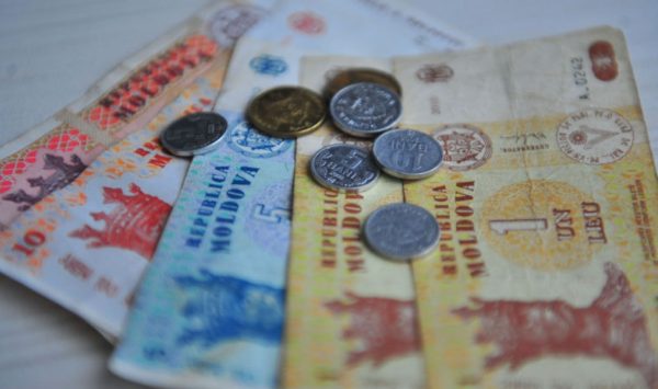 TVA la colete și motorină mai scumpă! Parlamentul a votat noile taxe pentru 2027