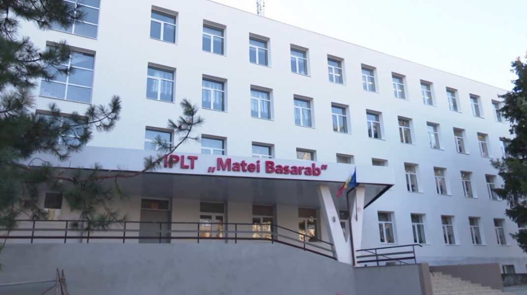 DOC Copiii de la liceul Matei Basarab rămân fără stadion! Guvernarea a blocat proiectul primăriei Chișinău