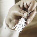 Cum a rămas o femeie din Chișinău fără 70 de mii de euro: Escrocii au convins-o să-și vândă apartamentul