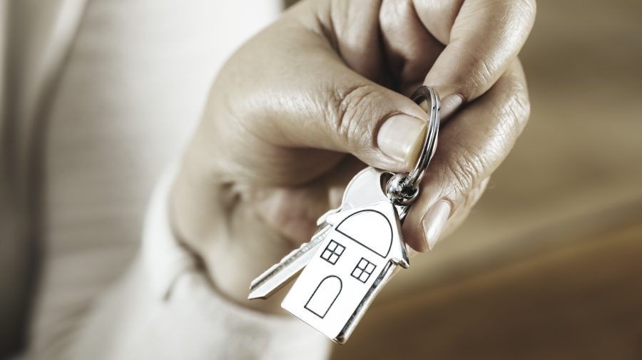 Cum a rămas o femeie din Chișinău fără 70 de mii de euro: Escrocii au convins-o să-și vândă apartamentul