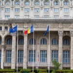 Premierul desemnat al României, Luca Niculescu, și echipa sa de miniștri cer astăzi votul de învestitură