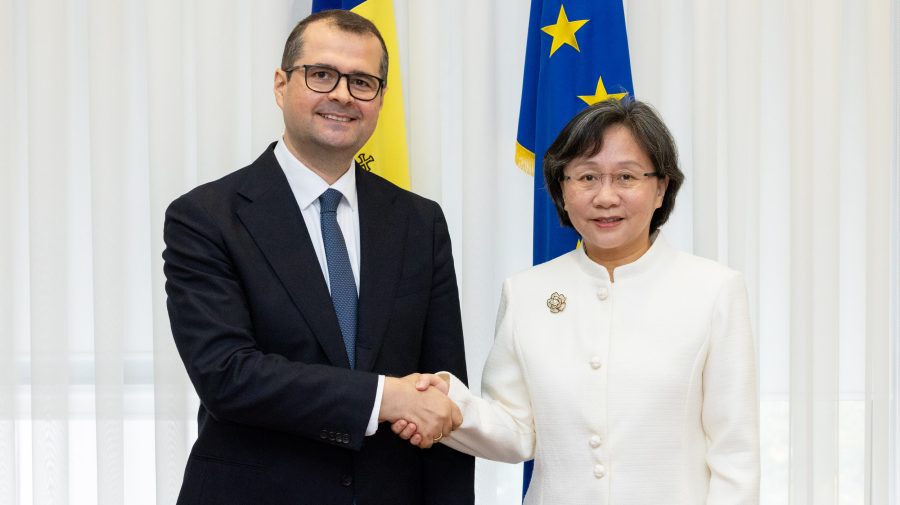 Premierul cheamă investitorii chinezi în Moldova. Mesajul transmis ambasadoarei Zhihua