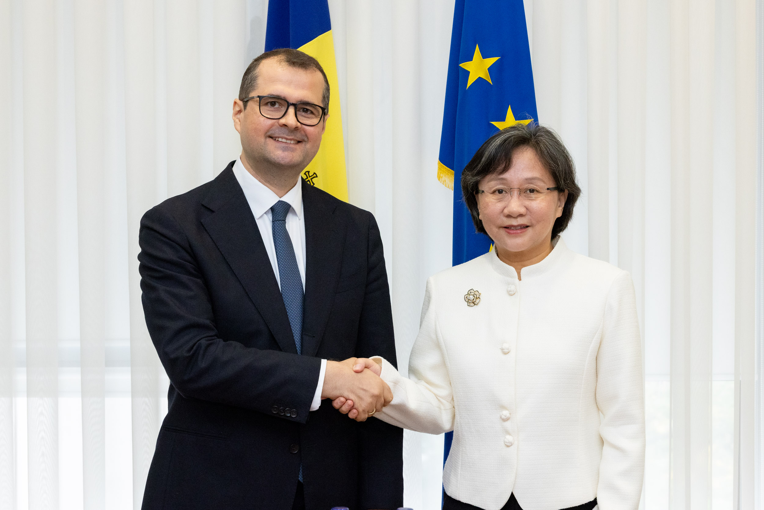 Premierul cheamă investitorii chinezi în Moldova. Mesajul transmis ambasadoarei Zhihua