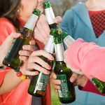 Alcoolul, consumat de 70% dintre adolescenții din Moldova: Aproape jumătate au început să bea până la 13 ani