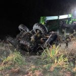 Sfârșit tragic pentru un tată și fiul său: S-au răsturnat cu tractorul și au murit pe loc