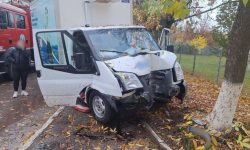 Sfârșit tragic pentru un șofer: S-a izbit cu mașina într-un copac, la Soroca