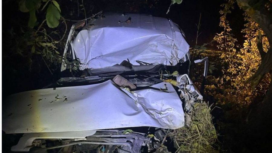 Accident grav în apropiere de Funduri Noi. Șoferul a decedat după impactul cu un copac