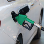 Benzina scade cu 16 bani, iar motorina cu 2 bani. Prețurile anunțate de ANRE