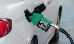 Benzina scade cu 16 bani, iar motorina cu 2 bani. Prețurile anunțate de ANRE