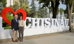 „Pentru un viitor luminos alături de tine”: Ambasadorul SUA în Moldova felicită Chișinăul cu ocazia Hramului