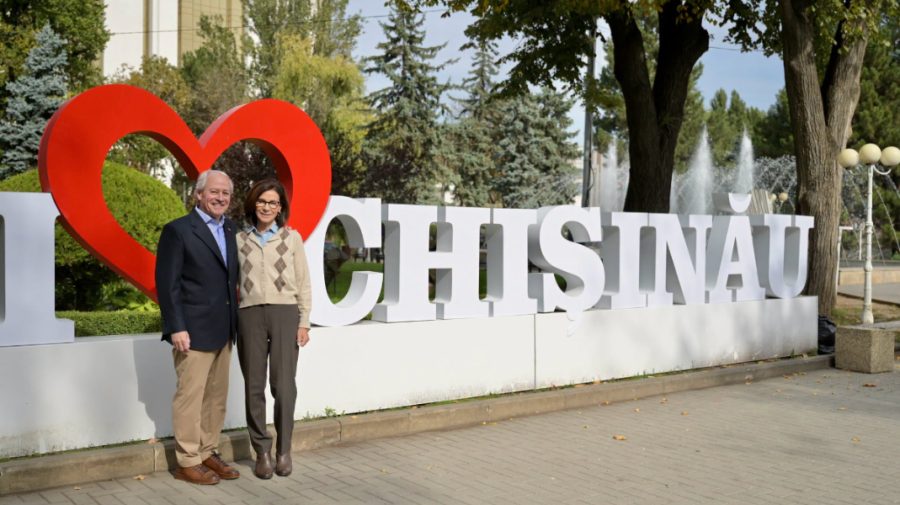 „Pentru un viitor luminos alături de tine”: Ambasadorul SUA în Moldova felicită Chișinăul cu ocazia Hramului