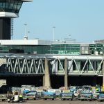 Zeci de zboruri au fost anulate pe aeroportul din Amsterdam din cauza vânturilor puternice