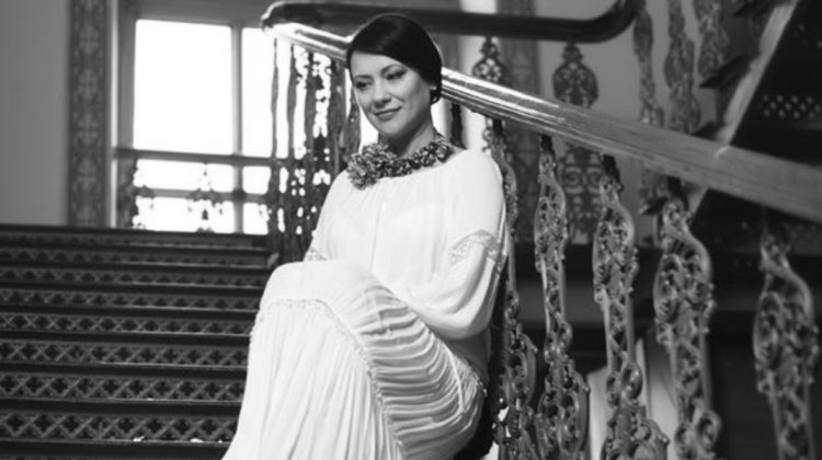 „Flori de liliac” continuă să-i păstreze vie amintirea. Interpreta Ana Barbu ar fi împlinit 67 de ani