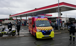 Atentat lângă Paris: Un individ a deschis focul din mașină și a ucis un om. Alții patru, inclusiv un copil, sunt răniți