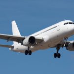 Internet Starlink la bordul avioanelor din 2027. Ce companie aeriană va oferi serviciul