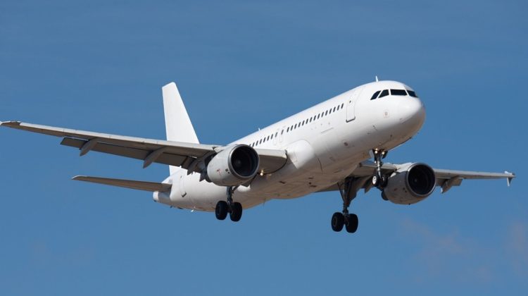 Internet Starlink la bordul avioanelor din 2027. Ce companie aeriană va oferi serviciul
