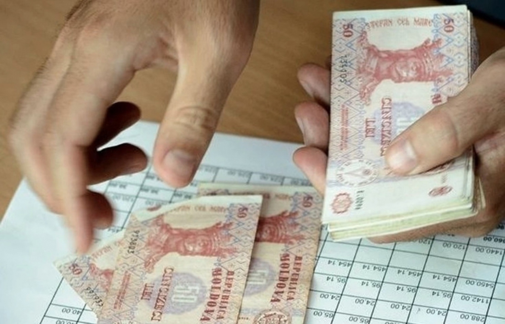 Peste 433 de milioane de lei, transferate autorităților locale pentru plata salariilor