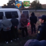 VIDEO Șase cetățeni străini, reținuți la Costești în timp ce încercau să ajungă ilegal în UE