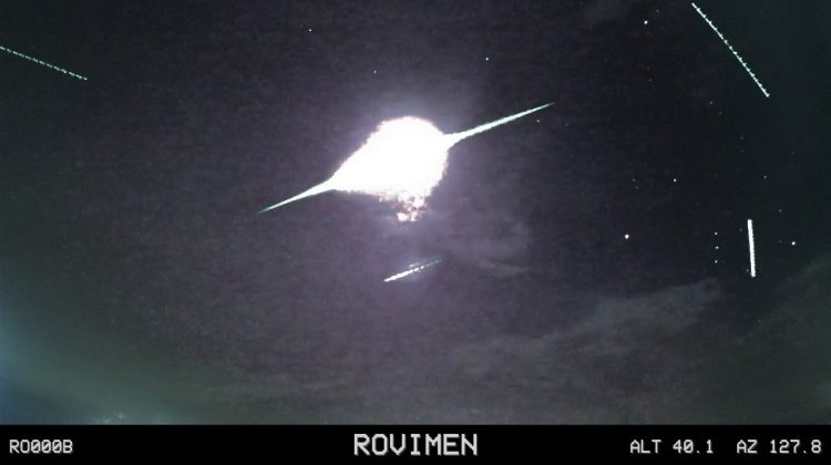 Un bolid extrem de strălucitor a traversat cerul Republicii Moldova și al României. Fenomenul a durat trei secunde