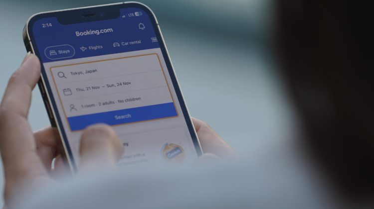 Oferte false de cazare și fraude online: Comisia Europeană investighează Booking.com
