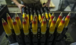 Marea Britanie reia producția de armament greu după 20 de ani, pe fondul amenințărilor de securitate