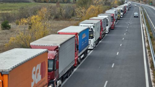 Peste trei mii de camioane au traversat Moldova într-o singură zi: Exporturile din Ucraina aglomerează frontiera
