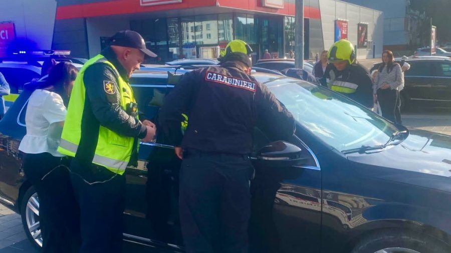 Copil blocat într-un automobil, la Ungheni. A fost scos în siguranță de salvatori și carabinieri