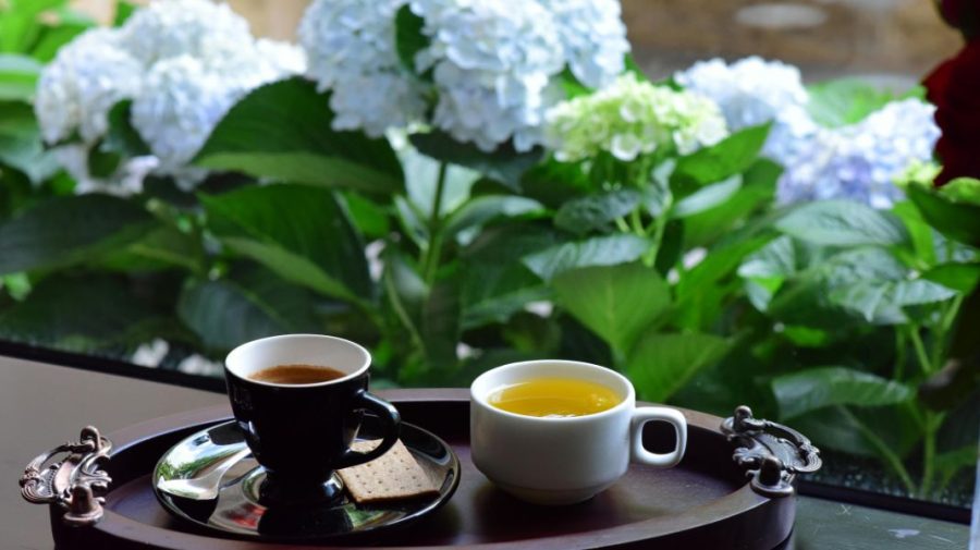 Cafeaua și ceaiul foarte fierbinți, asociate cu un risc mai mare pentru sănătate