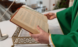 Anchetă în SUA: Sute de copii, victime ale abuzurilor în trei dieceze din Massachusetts