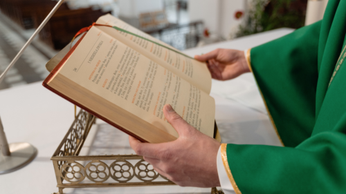 Anchetă în SUA: Sute de copii, victime ale abuzurilor în trei dieceze din Massachusetts