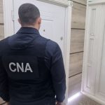 Un bărbat din Chișinău, vizat într-un dosar de trafic de influență. A fost plasat în izolatorul CNA