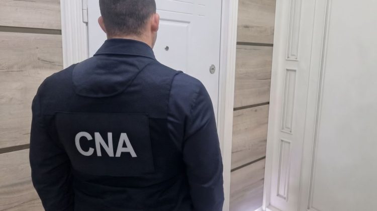 Un bărbat din Chișinău, vizat într-un dosar de trafic de influență. A fost plasat în izolatorul CNA