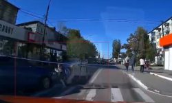 O copilă, la un pas de a fi lovită pe trecerea de pietoni. Momentul, surprins de o cameră de bord