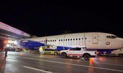 Avion blocat sub un pod în apropiere de București. Cum a ajuns acolo