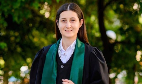 Familia Mîndrescu cere ajutor pentru Dorina, diagnosticată cu cancer la doar 22 de ani