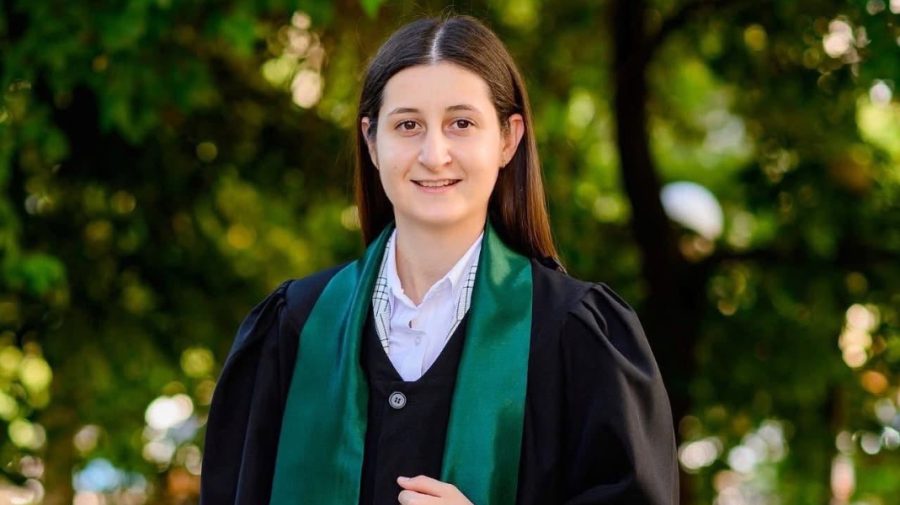 Familia Mîndrescu cere ajutor pentru Dorina, diagnosticată cu cancer la doar 22 de ani