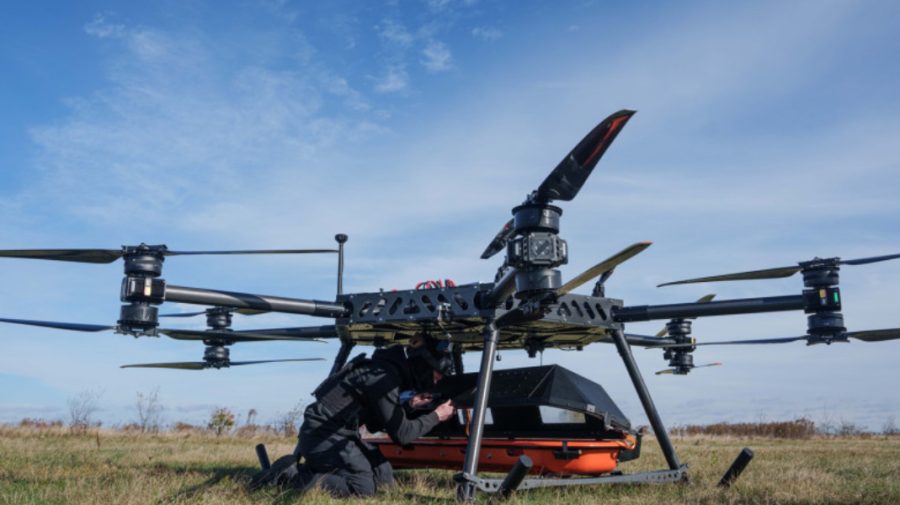 Dronă-ambulanță care salvează răniți de pe front: Poate ridica 150 kg și zboară cu peste o sută de km/h