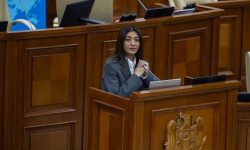 Deputata Olga Ursu a plecat din plen în semn de protest. PAS nu vrea să-l audieze pe ministrul Mediului