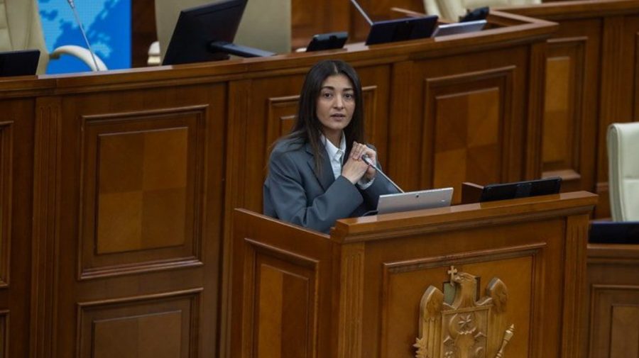 Deputata Olga Ursu a plecat din plen în semn de protest. PAS nu vrea să-l audieze pe ministrul Mediului