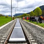 Panouri solare pe calea ferată: Elveția testează în premieră mondială energia produsă între șine