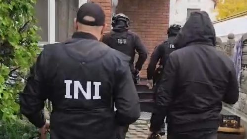 Percheziții la un grup care ar fi mobilizat tineri pentru dezordini în masă