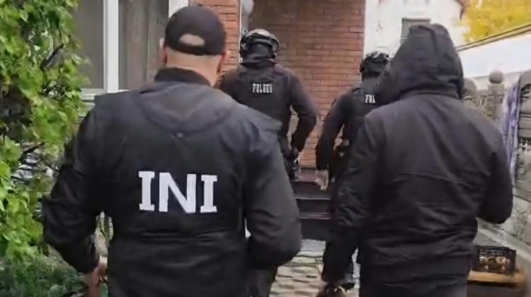 Percheziții la un grup care ar fi mobilizat tineri pentru dezordini în masă