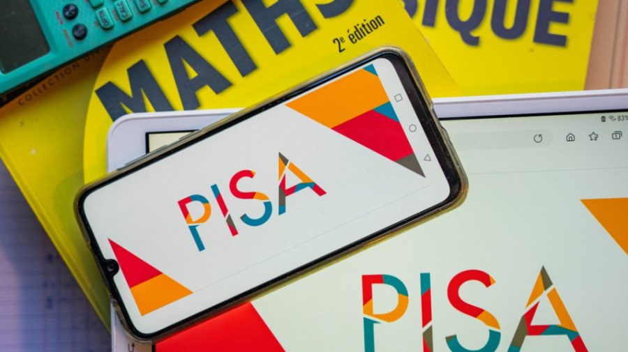 Elevii din UE, tot mai slabi la matematică, citire și științe. Concluziile Comisiei Europene
