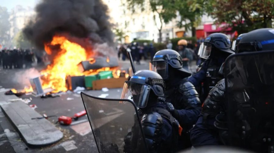VIDEO Protestele elevilor iau amploare în Franța. Președintele convoacă o ședință de urgență la Paris