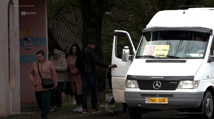 Ruta de microbuz 130, în centrul unui scandal. Cine permite îmbarcarea pasagerilor în cinci sate?
