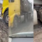 VIDEO Drumul spre Tocuz, o provocare pentru șoferi. Camioane blocate în noroi