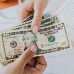 Curs valutar 28 octombrie 2026: Cât valorează un euro și un dolar