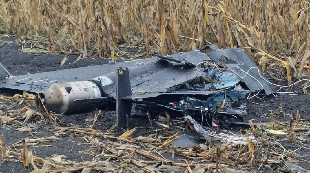 O dronă a căzut în raionul Telenești. Poliția: A fost găsită la circa 100 de metri de o casă