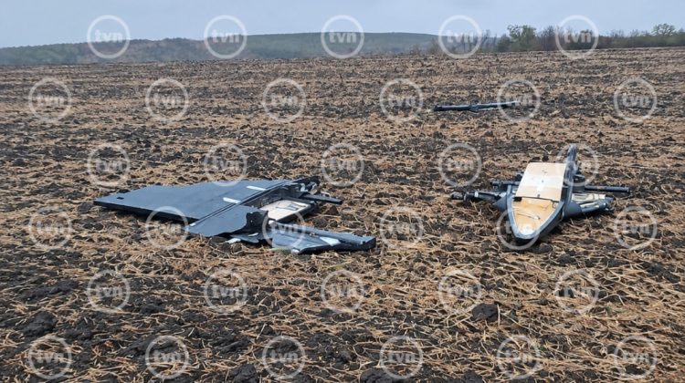 Drona căzută la Dondușeni: Polițiștii au descoperit un crater și elemente cu potențial distructiv